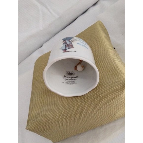 Designer Collection A Grandparent Remembrance Vintage Blu Girl Fine Porcelain - Picture 2 of 3